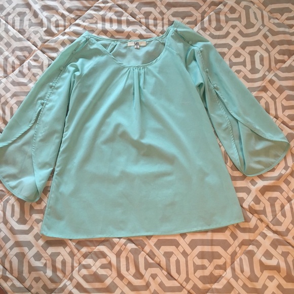 ⭐️SALE Teal Ya Solid Shirt  Button Detail Sleeve - Picture 2 of 6